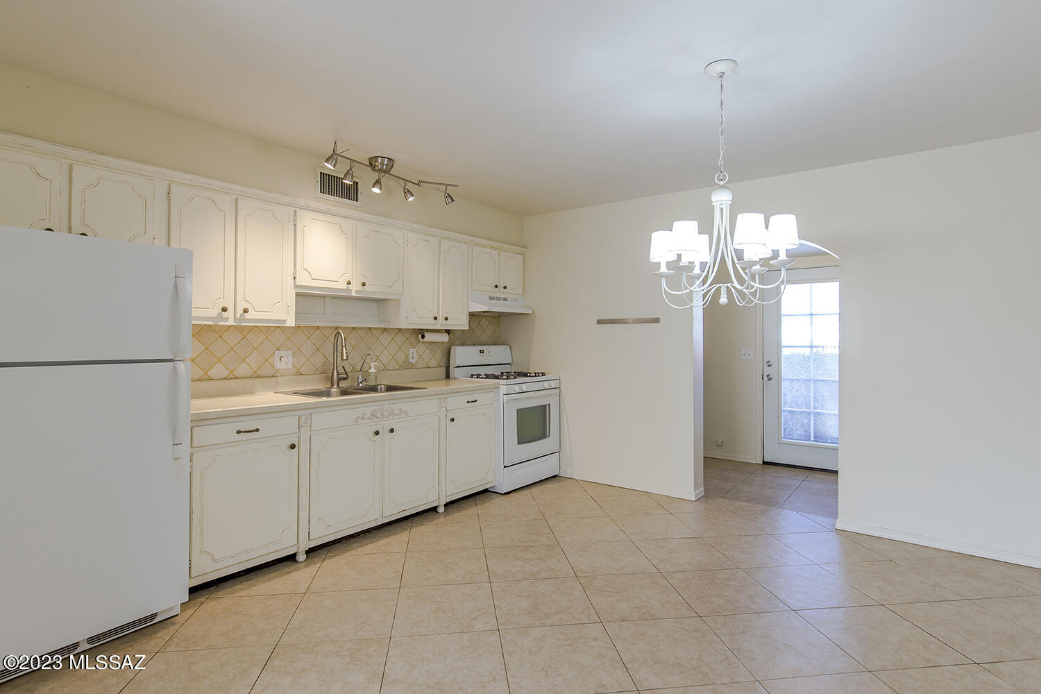 488 North Silverbell Road, Unit 60 Tucson, AZ 85745 - Photo 6 of 26 Gallery Image 6