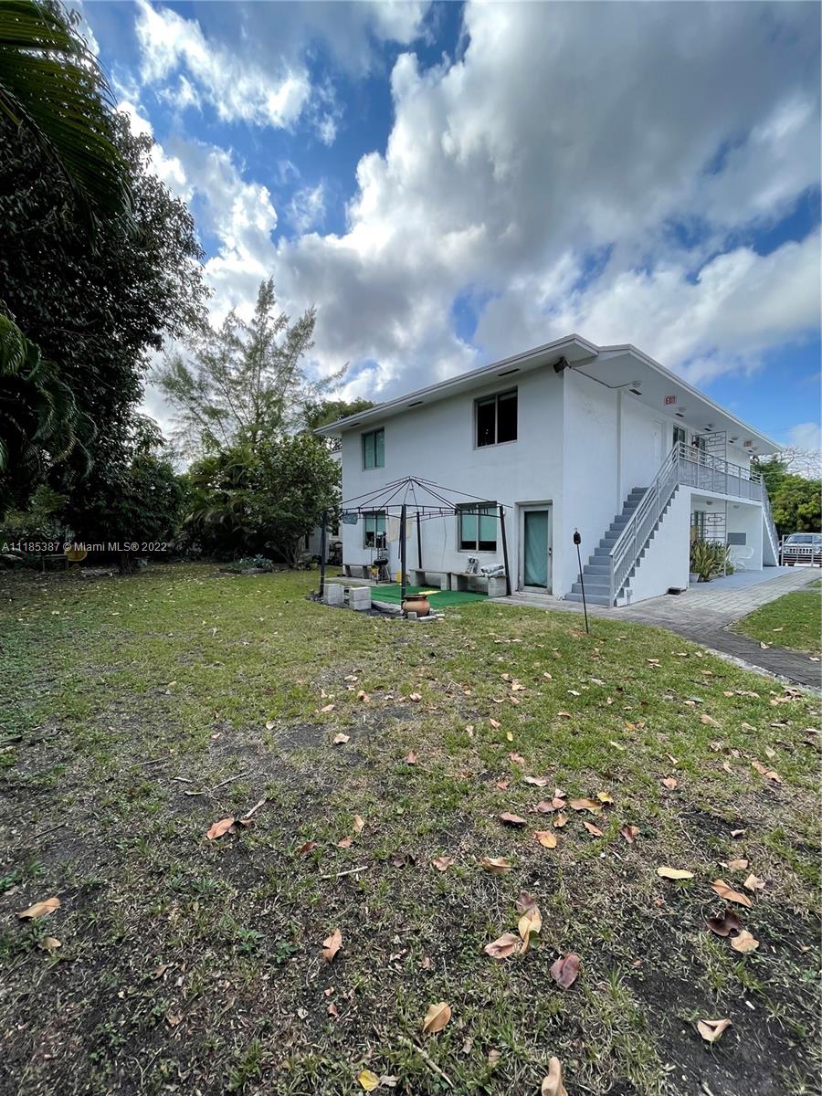 560 Northeast 63rd Street, Unit 3 Miami, FL 33138 - Photo 15 of 16 a house view with garden space