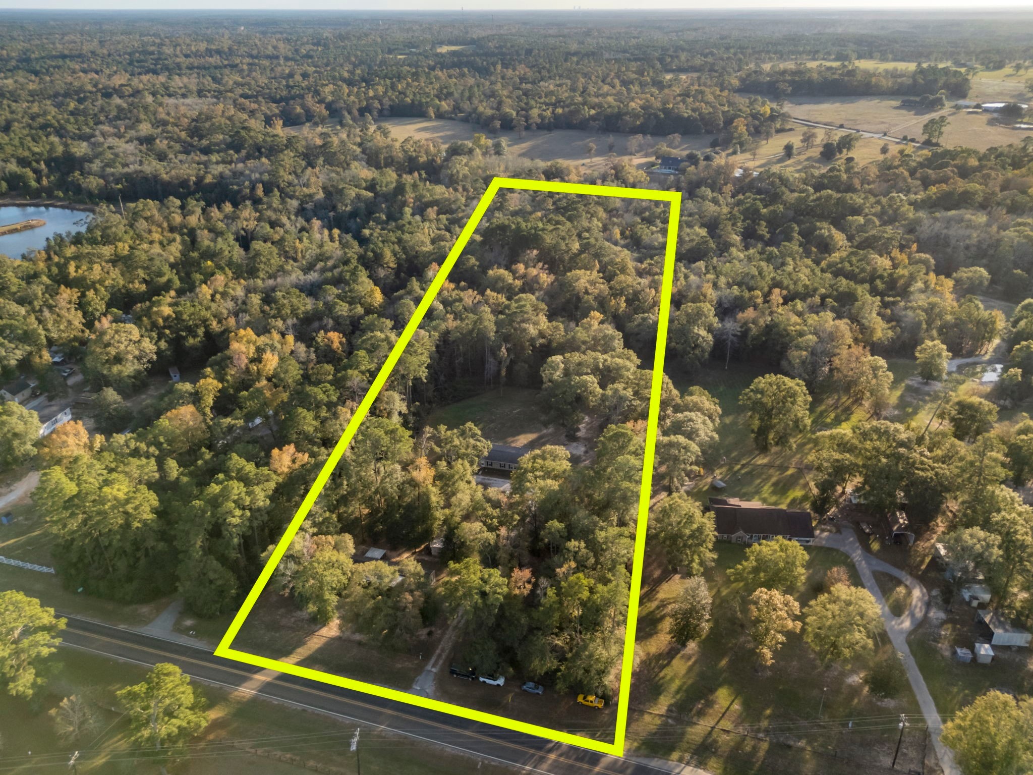 6913 Fm 3081 Road Willis, TX 77378 - Photo 1 of 46 a view of a bathtub