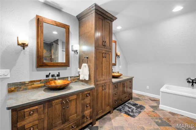 $649,000 | 451 Riverway Drive, Doniphan, MO 63935