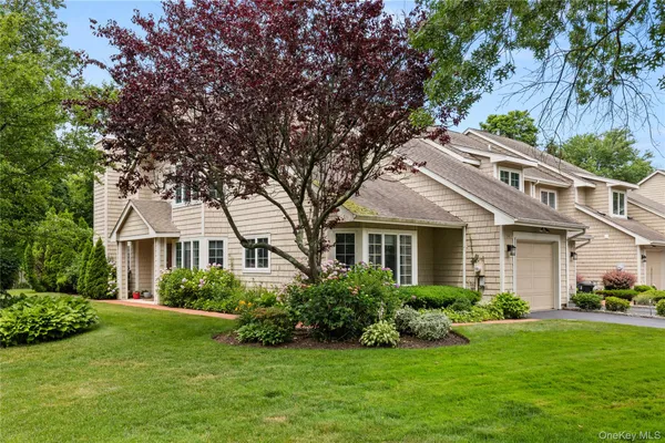 $749,000 | 34 Cedar Ridge Lane, Bay Shore, NY 11706