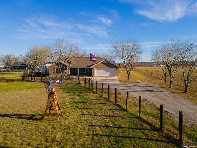 $600,000 | 433 West Klein Road, New Braunfels, TX 78130