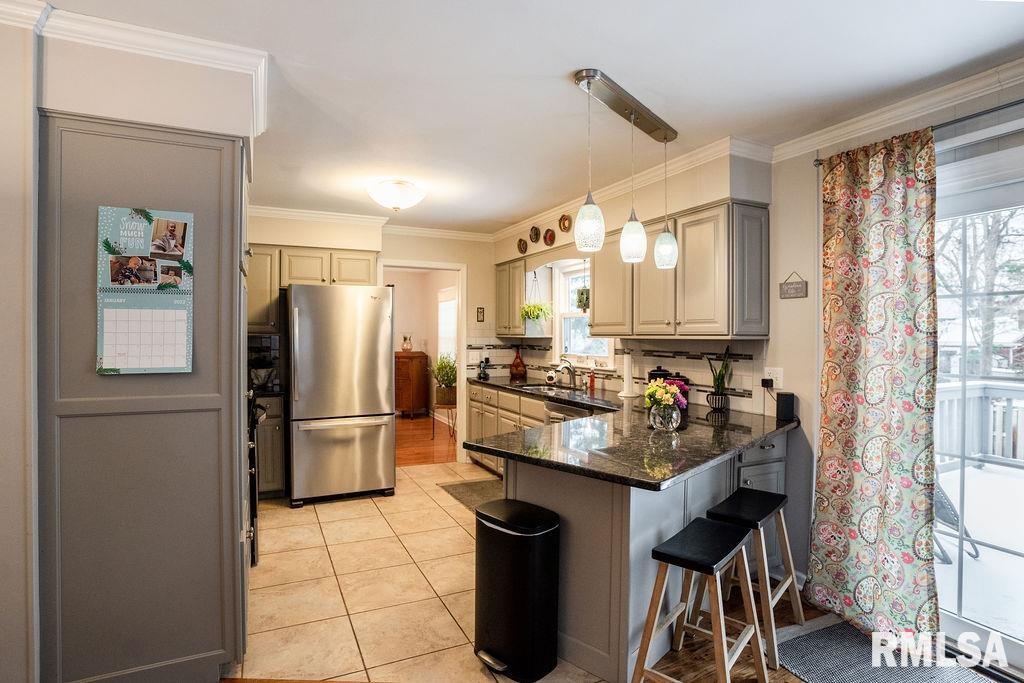 2320 Bates Avenue Springfield, IL 62704 - Photo 8 of 29 Gallery Image 8