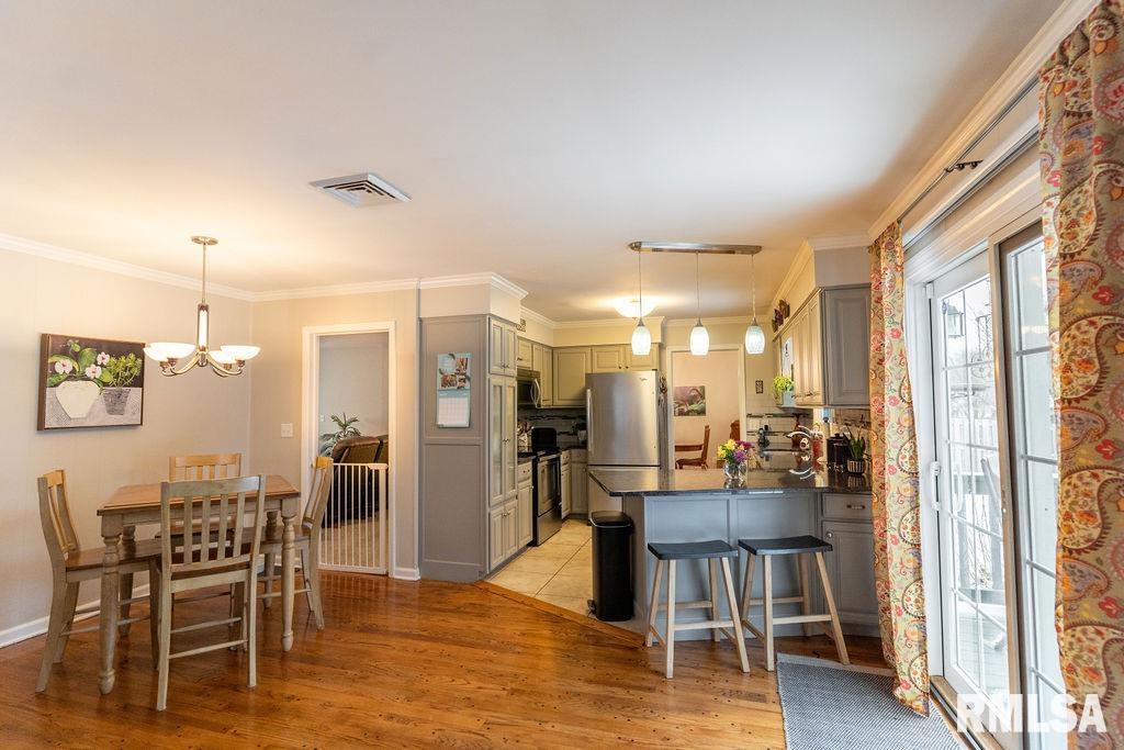 2320 Bates Avenue Springfield, IL 62704 - Photo 9 of 29 Gallery Image 9