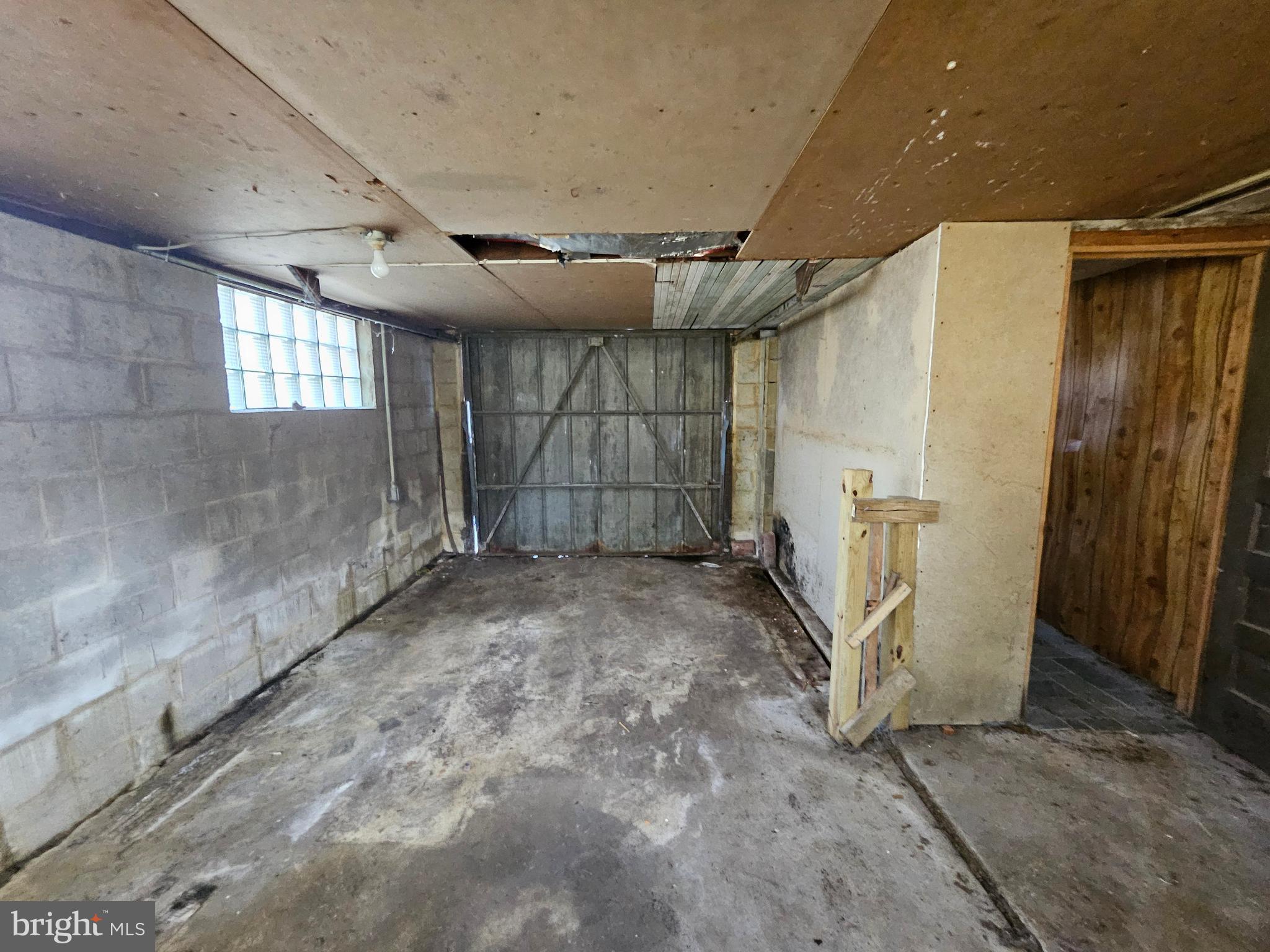 110 Woodside Road Riva, MD 21140 - Photo 28 of 35 garage