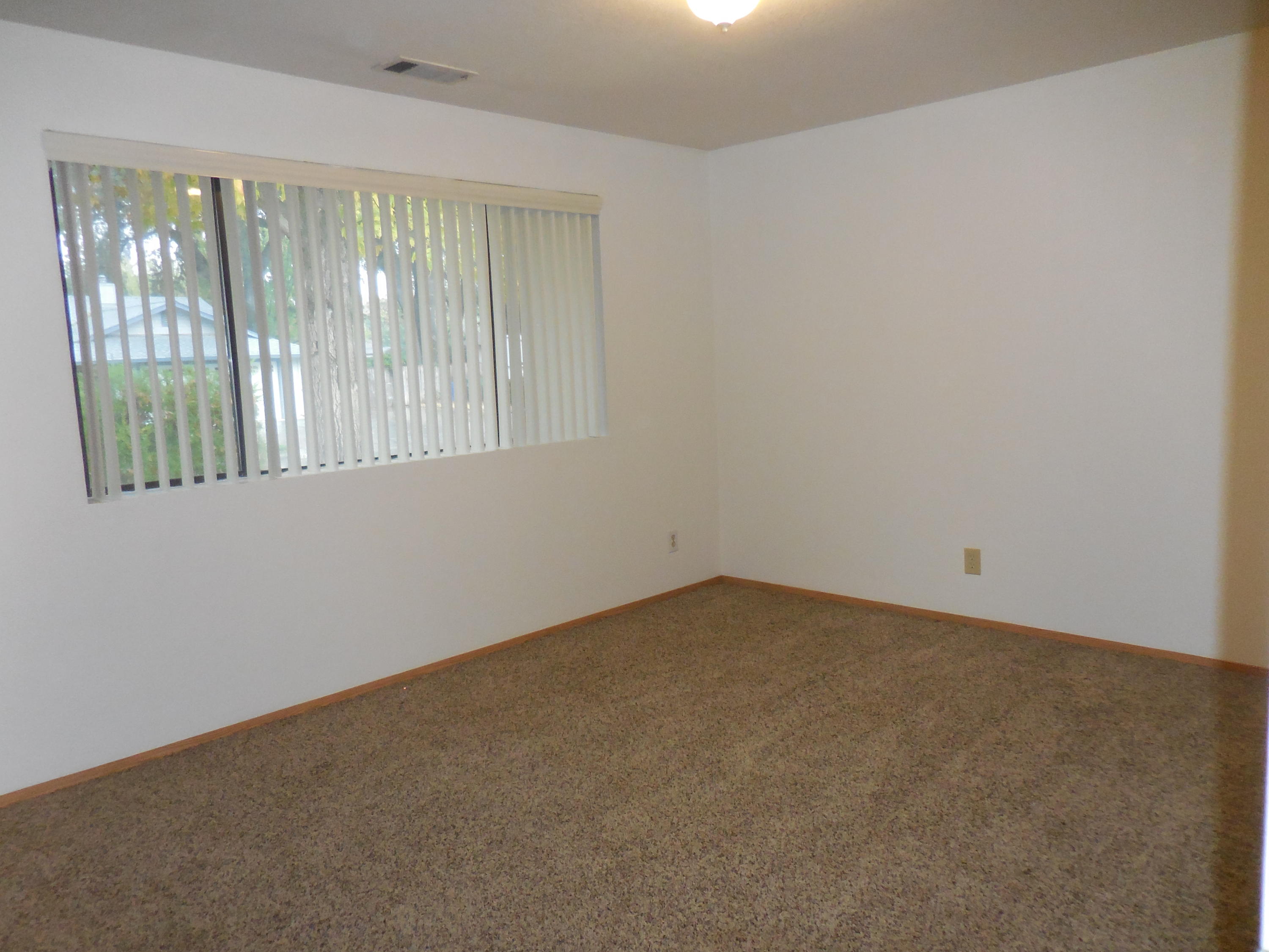 6855 Irving Road Redding, CA 96001 - Photo 12 of 23 DSCN0735