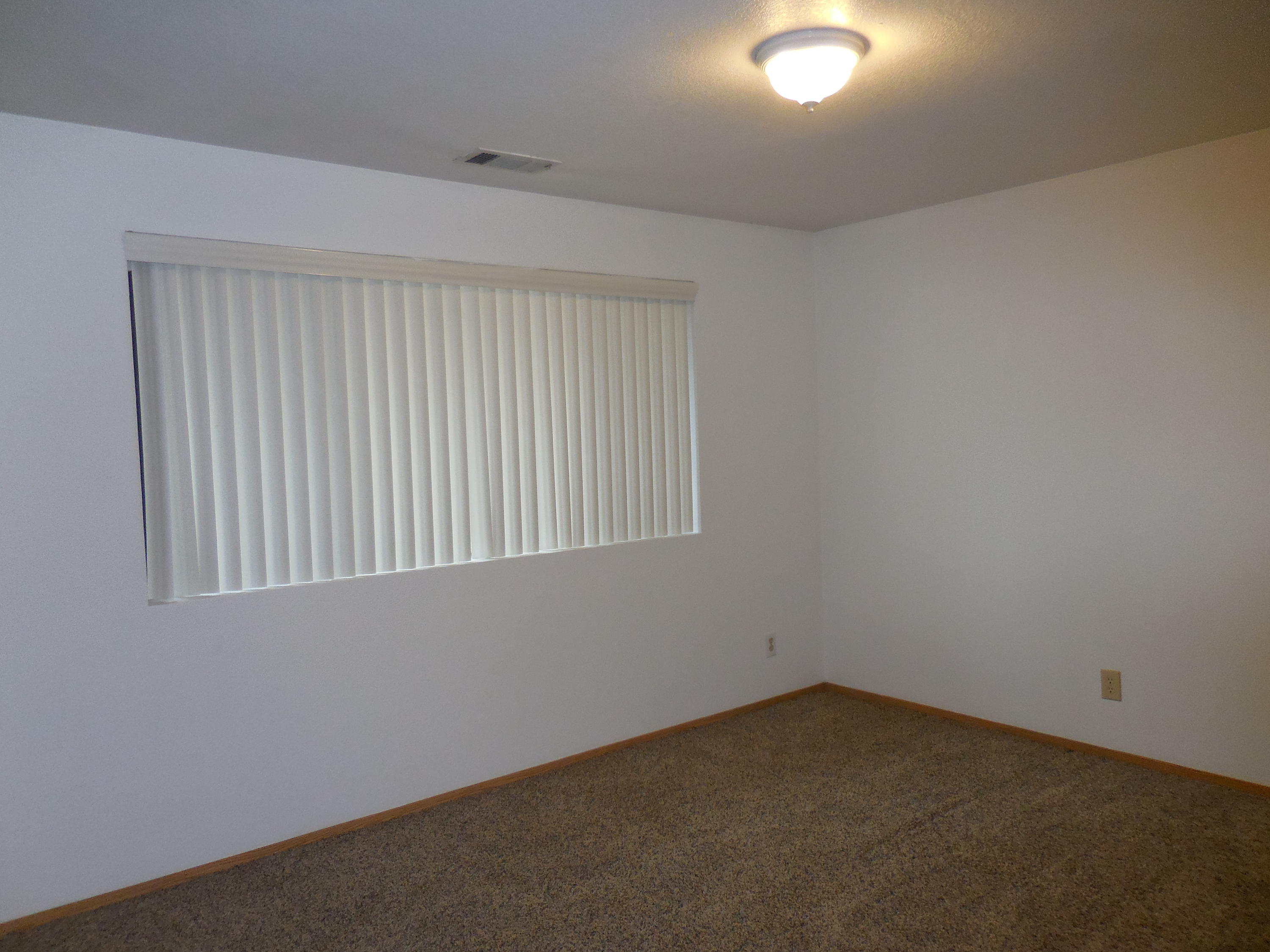 6855 Irving Road Redding, CA 96001 - Photo 15 of 23 DSCN0727