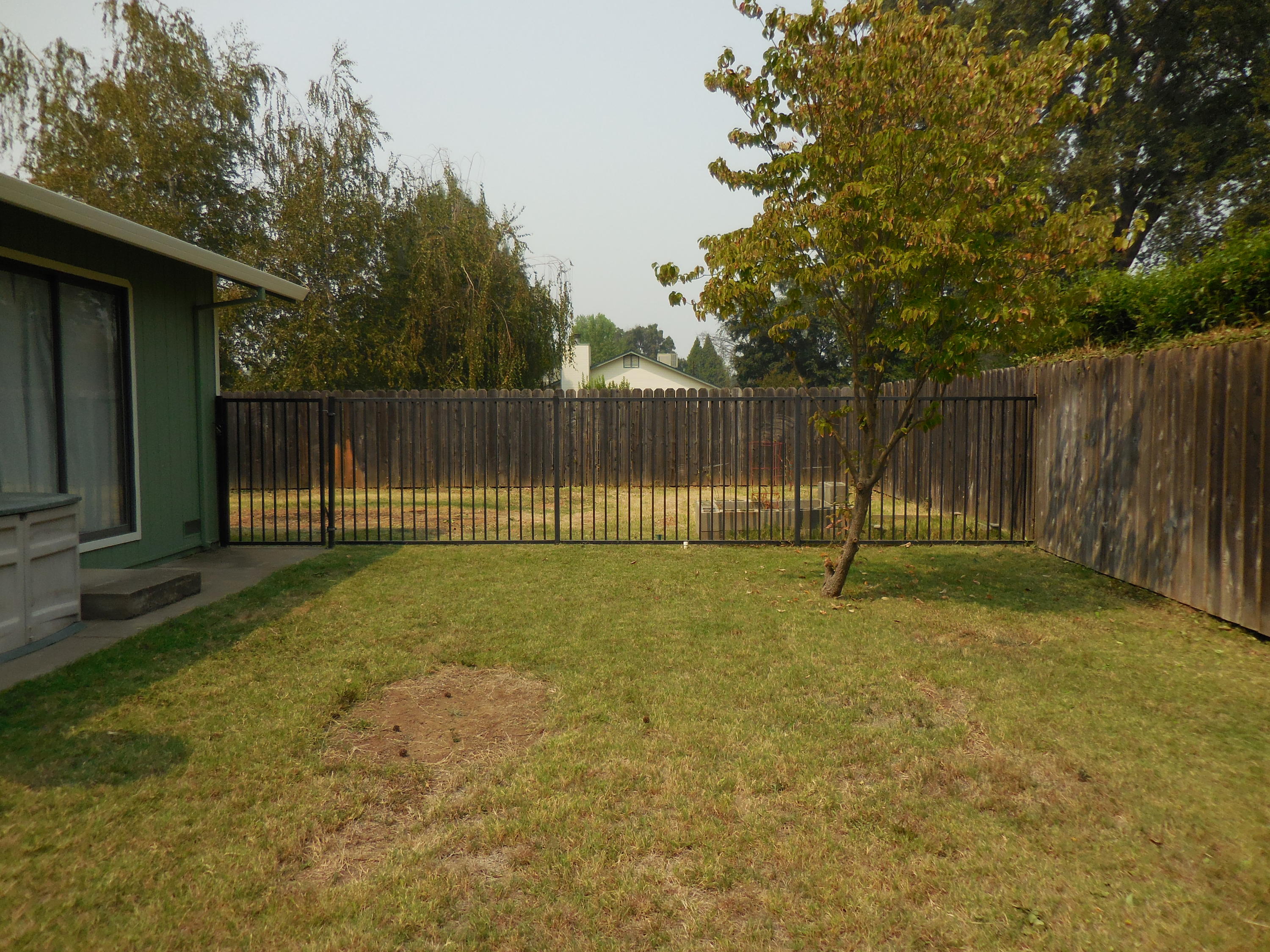 6855 Irving Road Redding, CA 96001 - Photo 7 of 23 DSCN0676