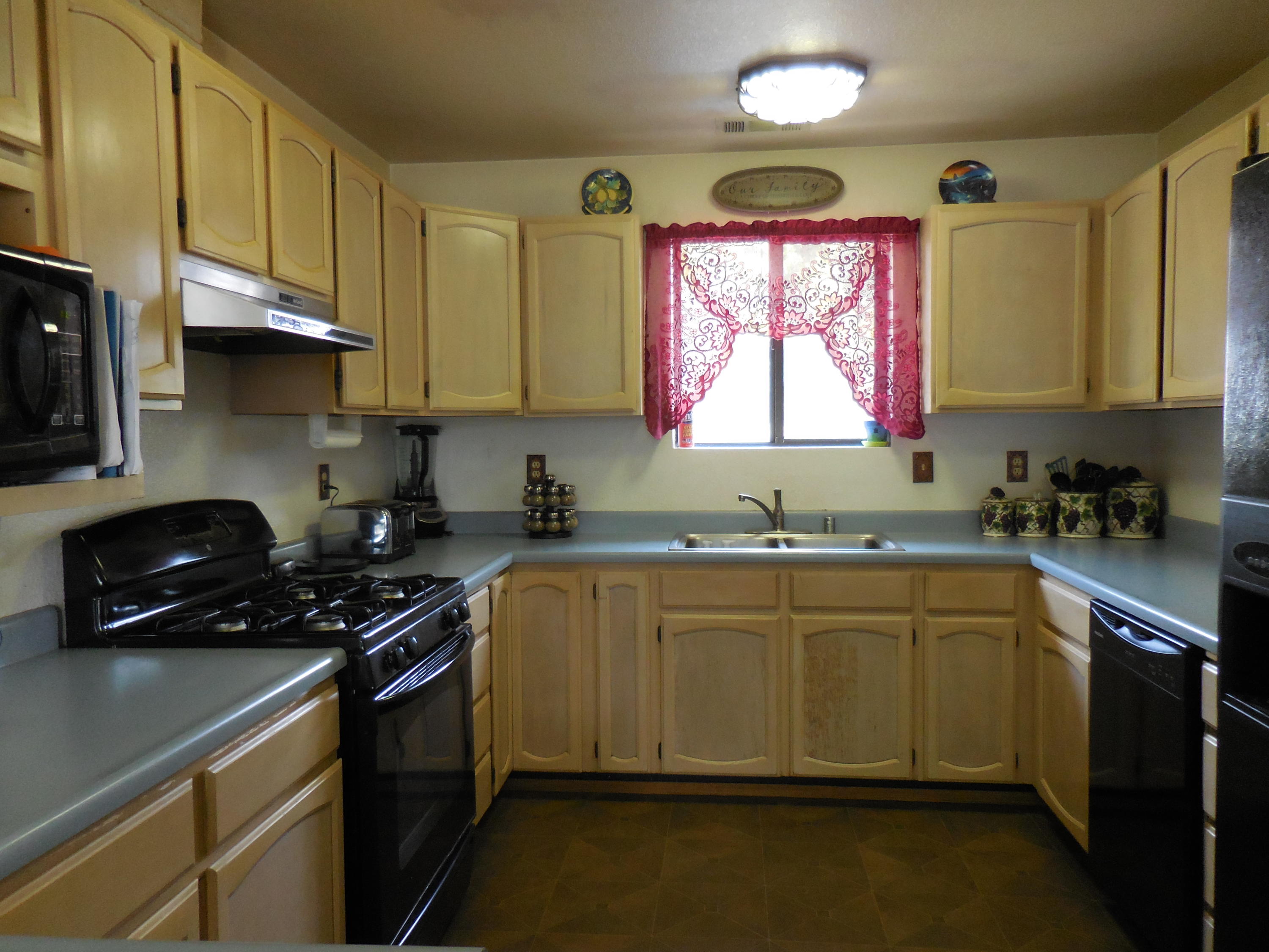 6855 Irving Road Redding, CA 96001 - Photo 8 of 23 DSCN0681