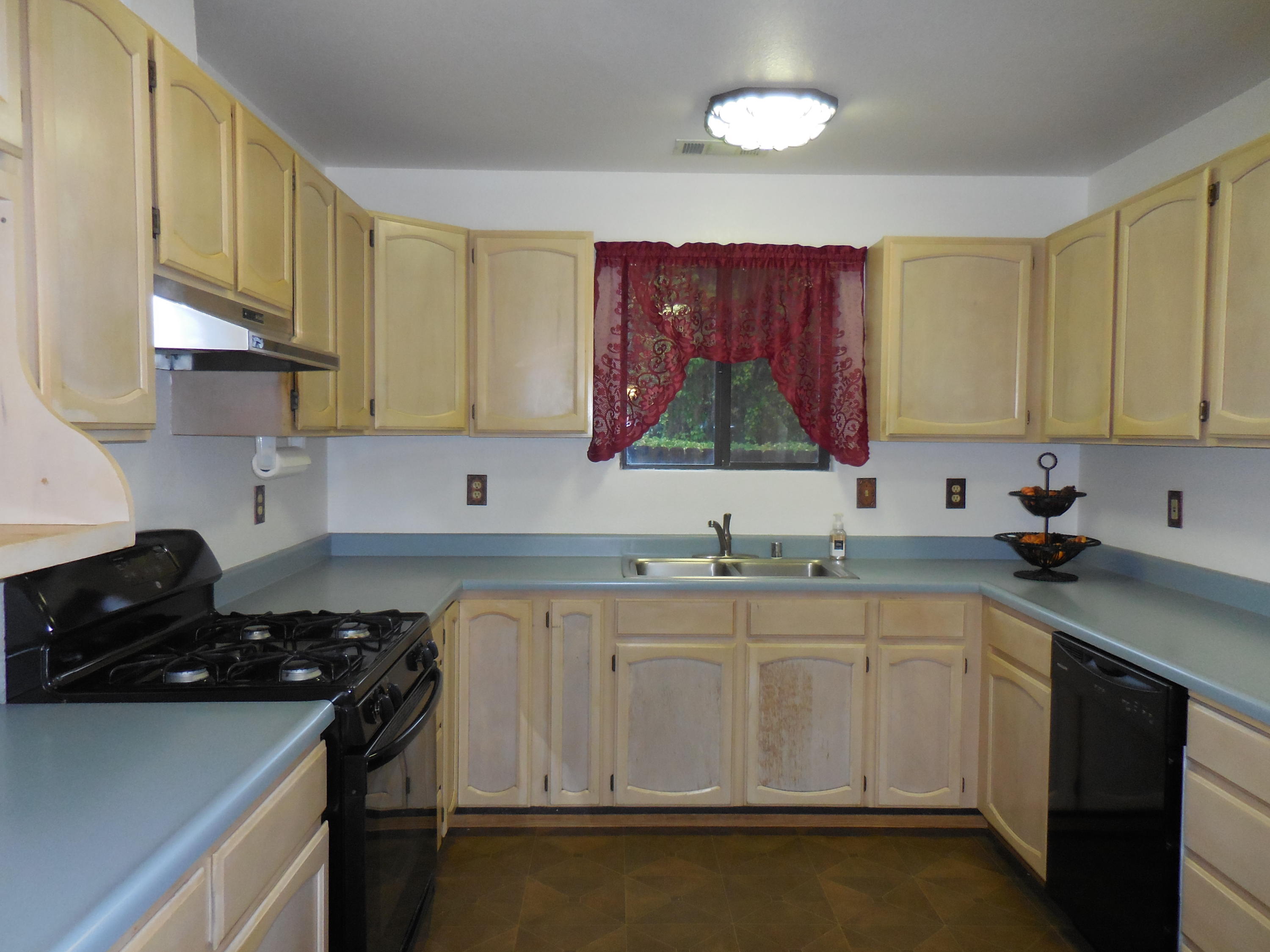 6855 Irving Road Redding, CA 96001 - Photo 10 of 23 DSCN0739