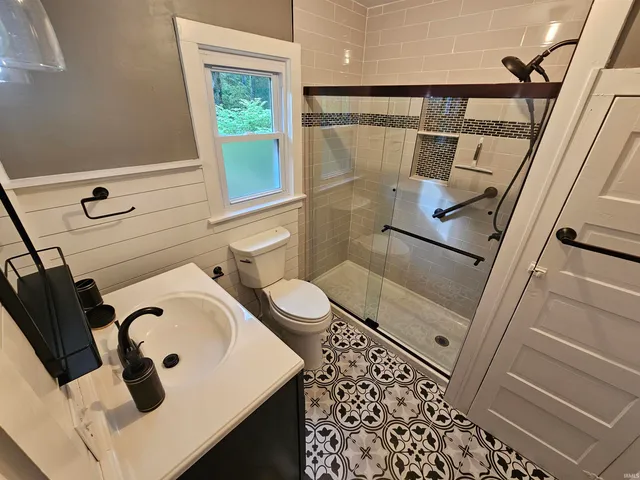 $555,000 | 3232 South Petersburg Road, Wheatland, IN 47597