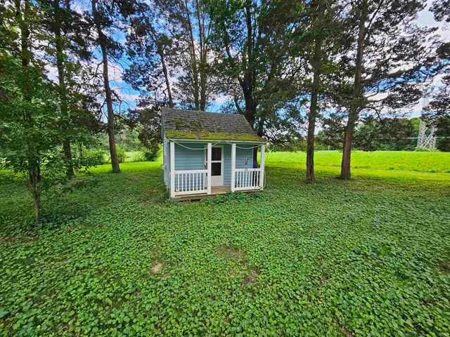 $555,000 | 3232 South Petersburg Road, Wheatland, IN 47597