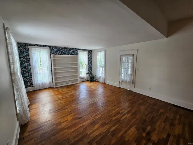 $555,000 | 3232 South Petersburg Road, Wheatland, IN 47597