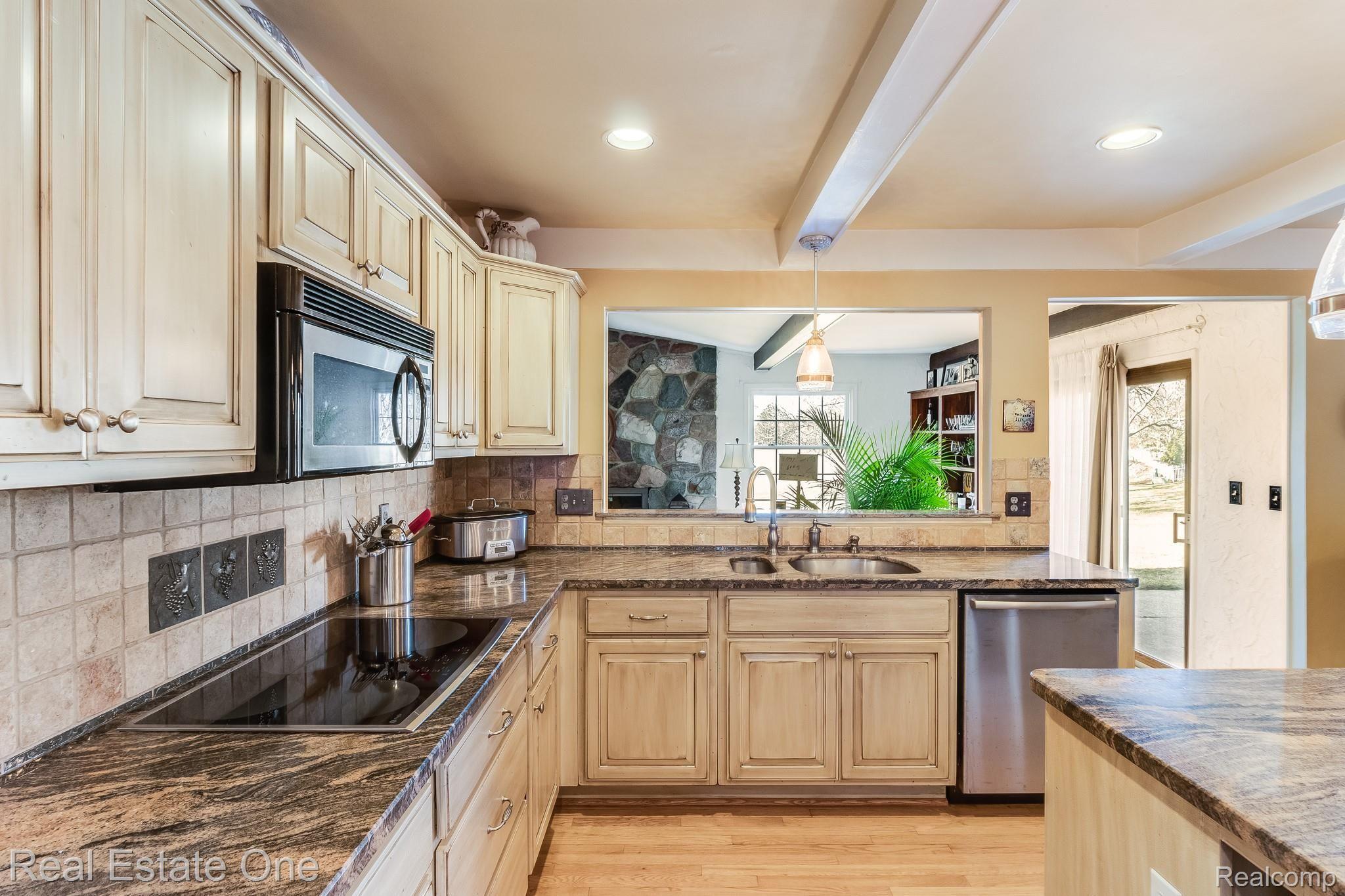 35949 Congress Road Farmington, MI 48335 - Photo 13 of 47 IMG_0181.jpg