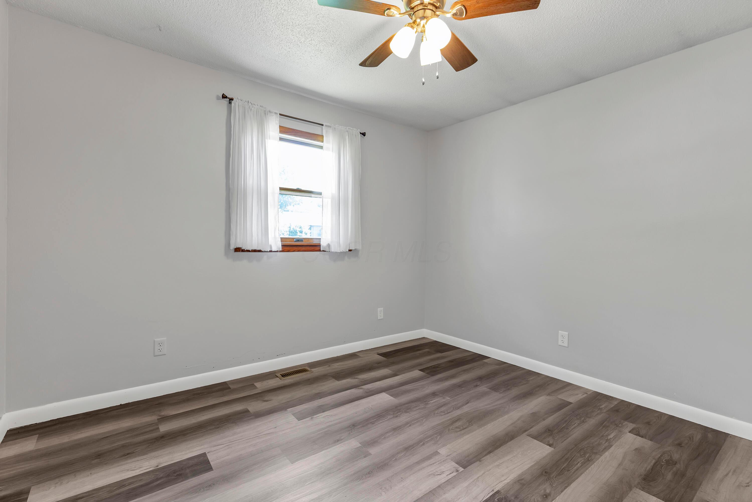 281 Middle Ground Road Southwest Pataskala, OH 43062 - Photo 23 of 52 Bedroom