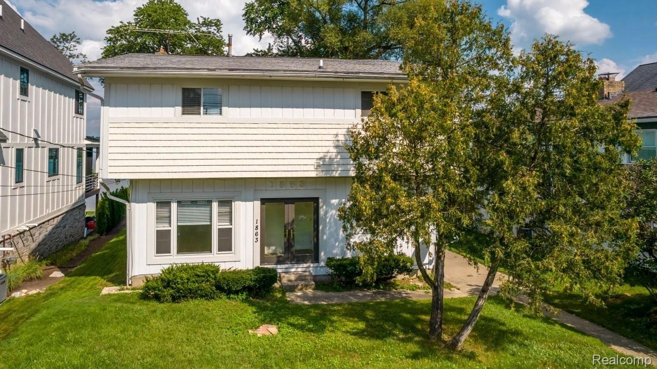 1863 Union Lake Road Commerce Township, MI 48382 - Photo 4 of 45 1863 Union Lake Road, Commerce https://matrix.realcomponline.com/Matrix/MediaManager/ShowImage.aspx?tbl=5&mtid=1&tmui=544196164&mf=P544198274c7b18254-6a3c-49db-b091-d12fa166ef3cU-1&w=128&h=96&q=99&md=2022-04-26%2014:06:16.057Charter Township, MI-2.jpg-SMALL