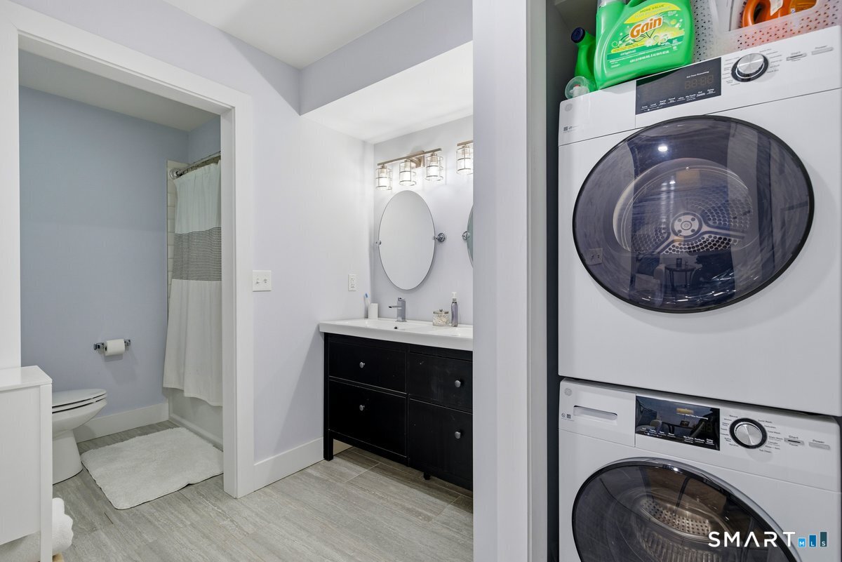 32 1/2 Village Road Milford, CT 06460 - Photo 26 of 40