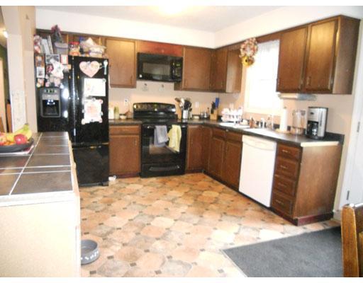 129 Fowler Road Orrington, ME 04474 - Photo 3 of 21 Kitchen.