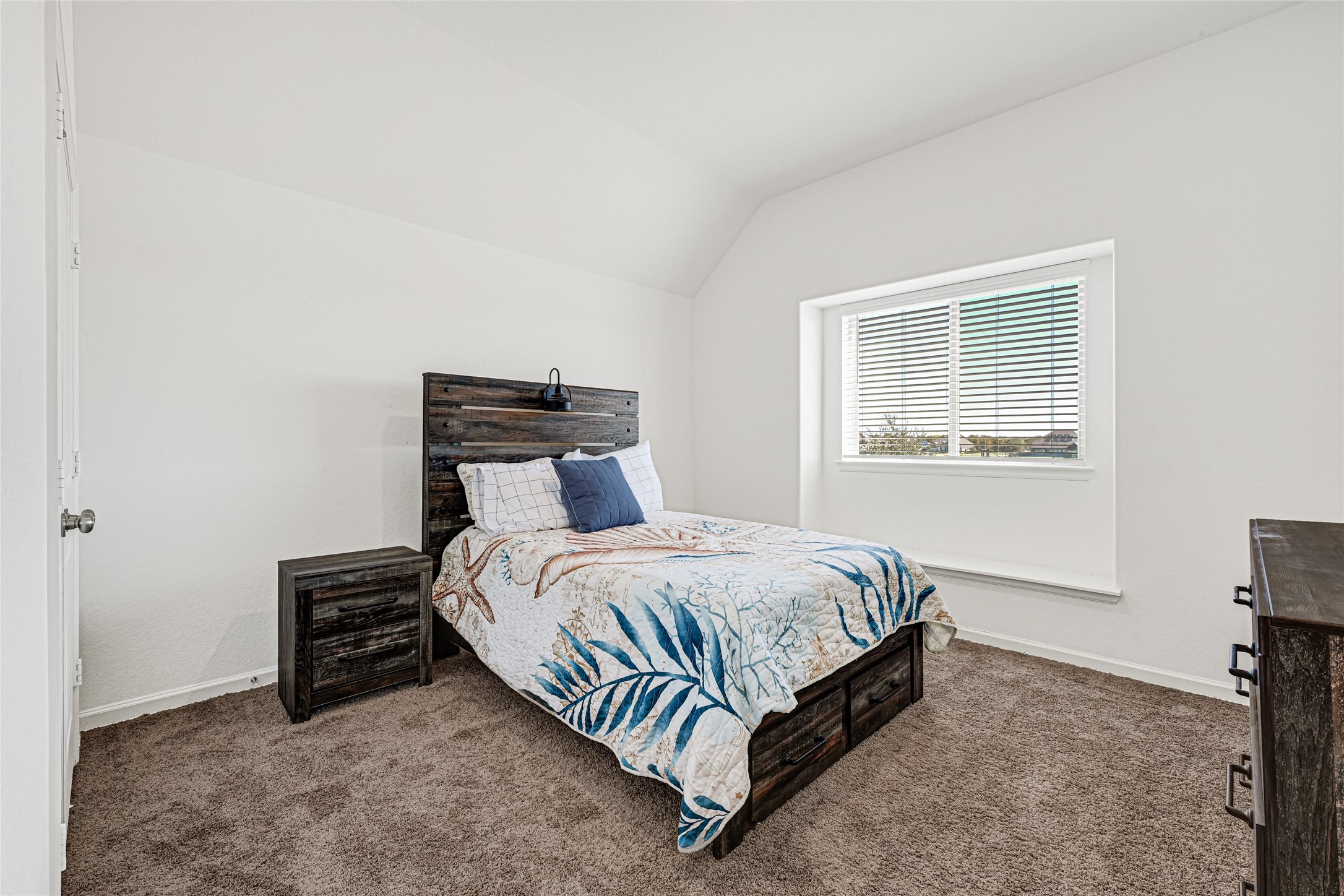 4307 Annandale Lane Rosharon, TX 77583 - Photo 18 of 31 This is the 4th bedroom that is on the second floor that allows plenty of space for privacy and retreat.