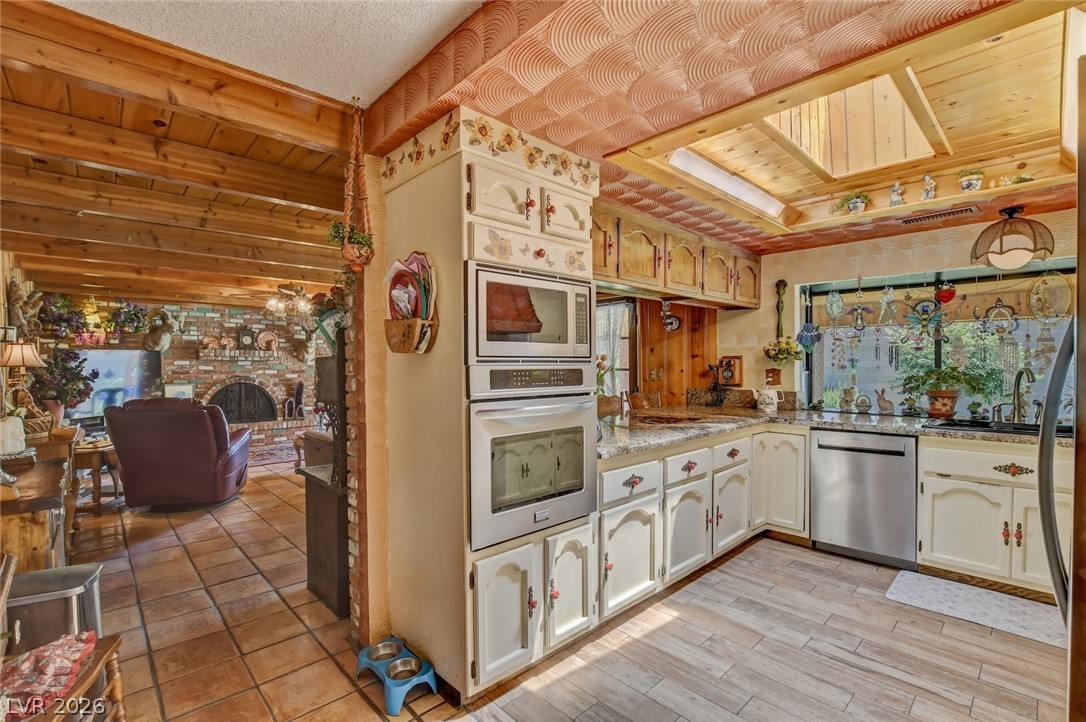 2230 Pinto Road Henderson, NV 89002 - Photo 6 of 44
