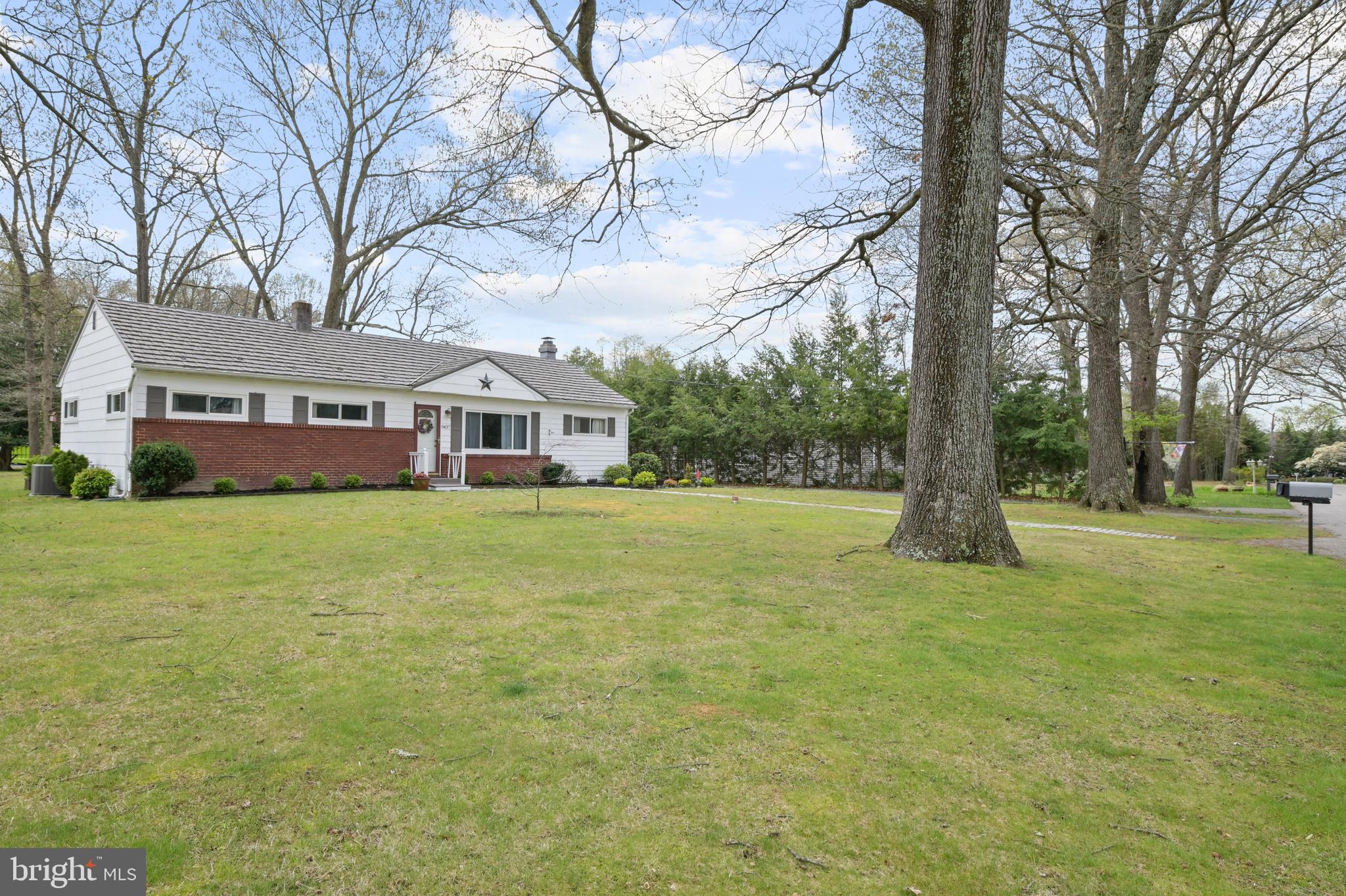 8437 Alvin Road Pasadena, MD 21122 - Photo 2 of 39 Beautifully maintained.