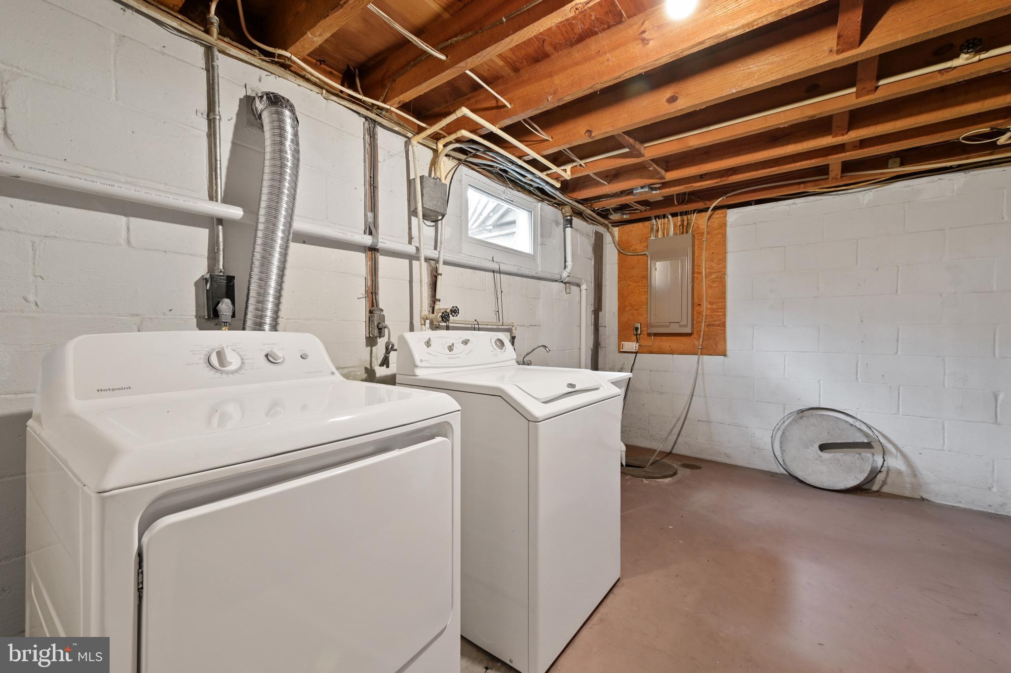 8437 Alvin Road Pasadena, MD 21122 - Photo 27 of 39 Laundry room.