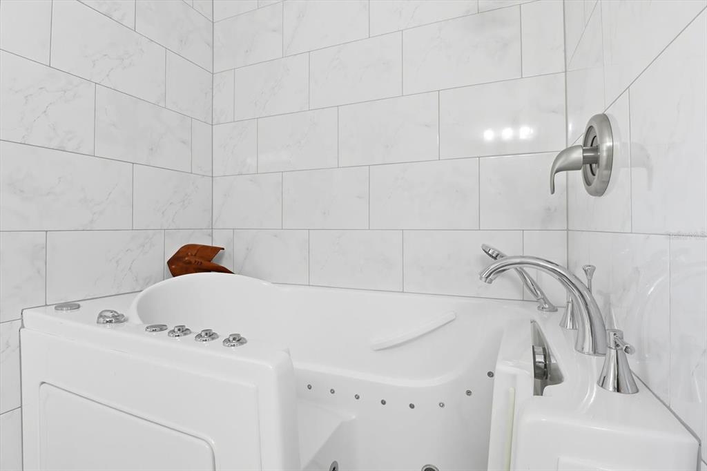 5032 North Crossgate Point Beverly Hills, FL 34465 - Photo 36 of 43 a bathroom with a bathtub and shower