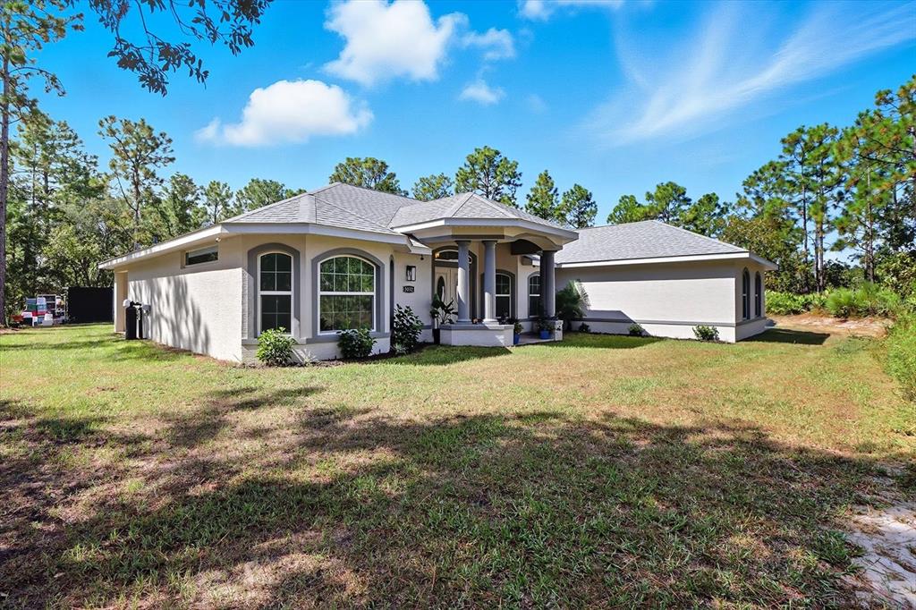 5032 North Crossgate Point Beverly Hills, FL 34465 - Photo 5 of 43 a front view of a house with a yard