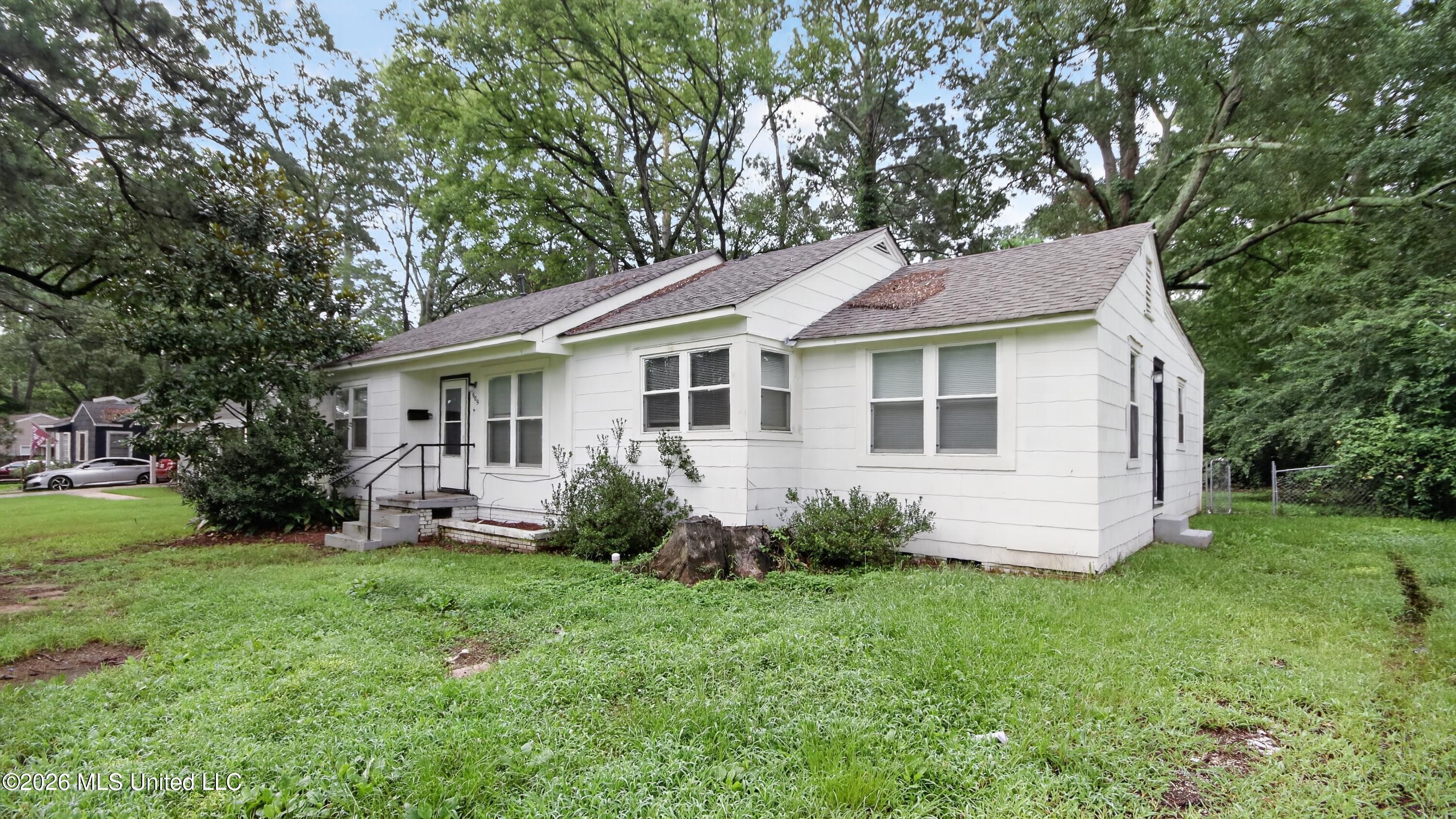 609 Launcelot Road Jackson, MS 39206 - Photo 3 of 30 06_609_Launcelot_Rd-Exterior-0390
