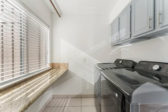 a view of utility room