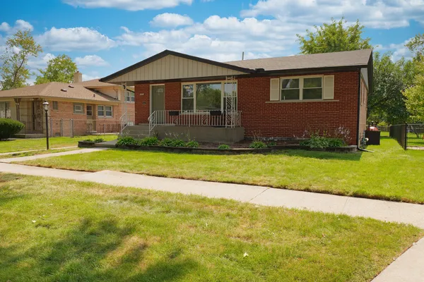 $2,750 | 9944 Cook Avenue, Oak Lawn, IL 60453
