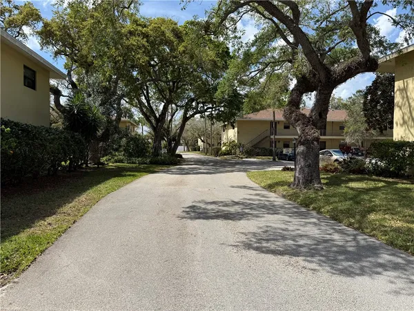 $1,600 | 400 18th Street, Unit I8, Vero Beach, FL 32960