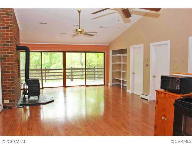 7435 Wagon Run Road Gloucester, VA 23061 - Photo 8 of 18 Den/Family/Great Room