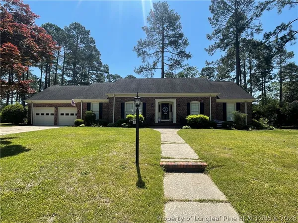 $2,300 | 309 Thorncliff Drive, Fayetteville, NC 28303