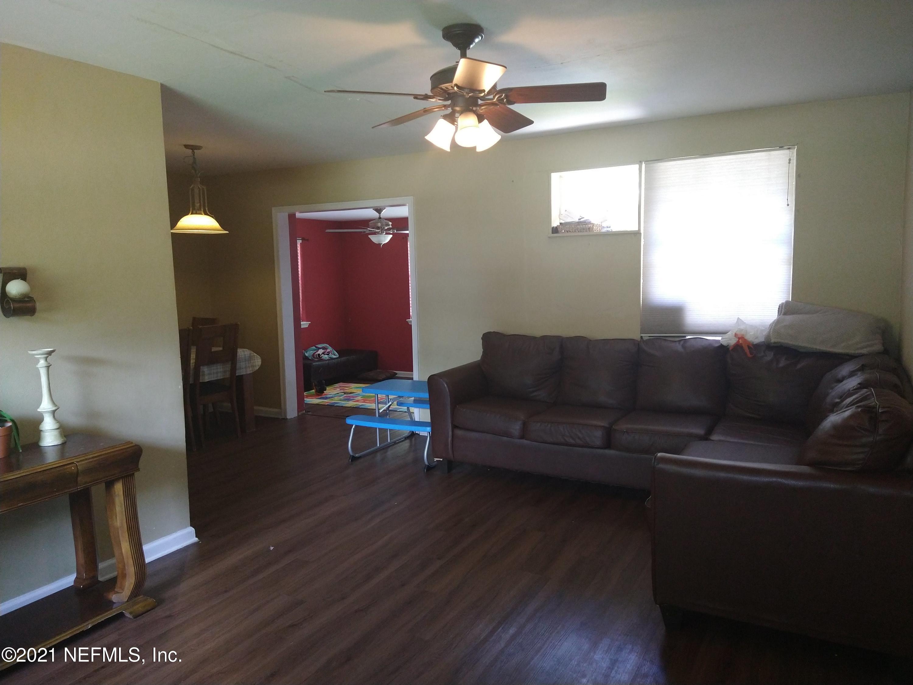 1019 Gunka Road Jacksonville, FL 32216 - Photo 5 of 23 Living Rm 1