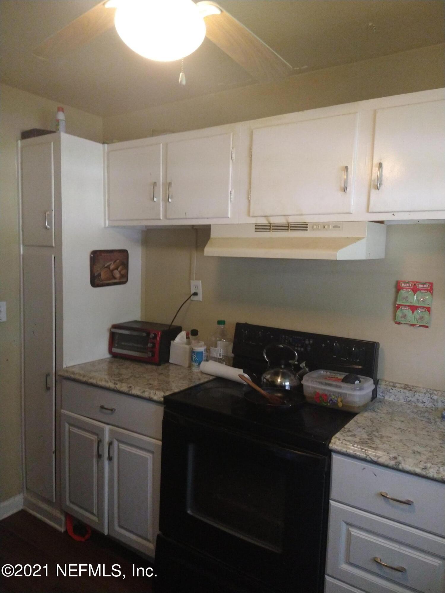 1019 Gunka Road Jacksonville, FL 32216 - Photo 8 of 23 Kitchen