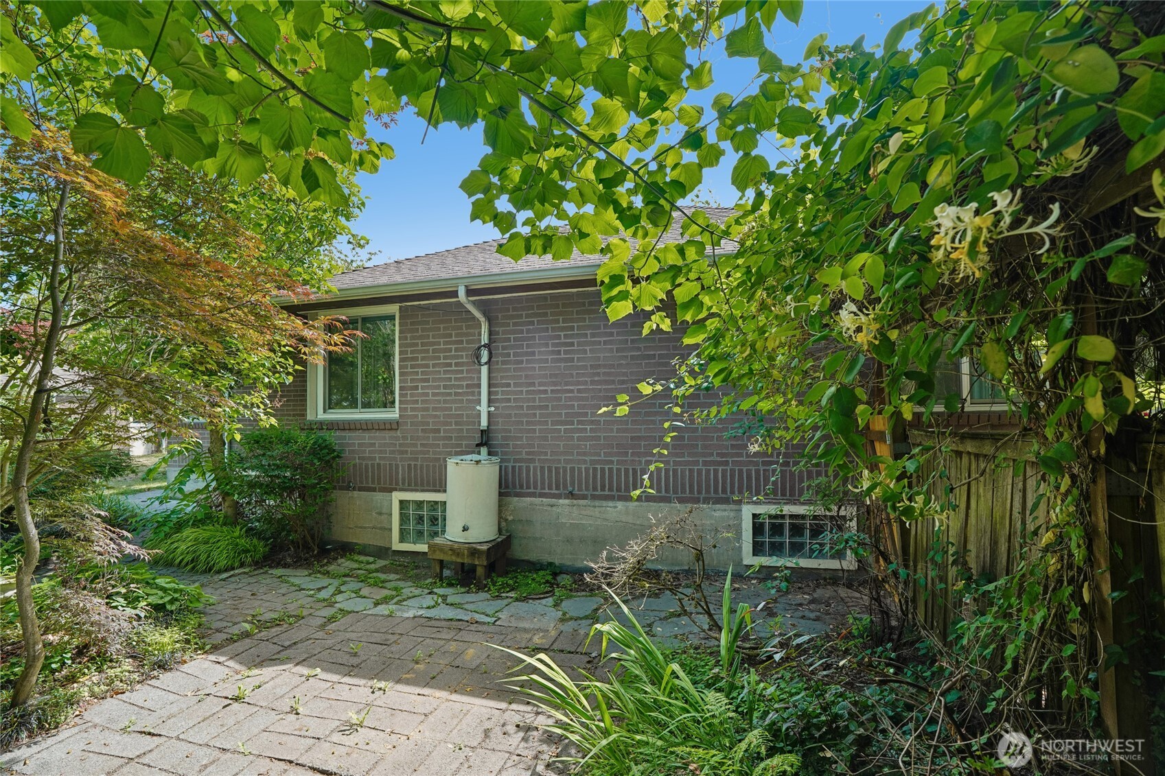 3004 Southwest Barton Street Seattle, WA 98126 - Photo 38 of 40