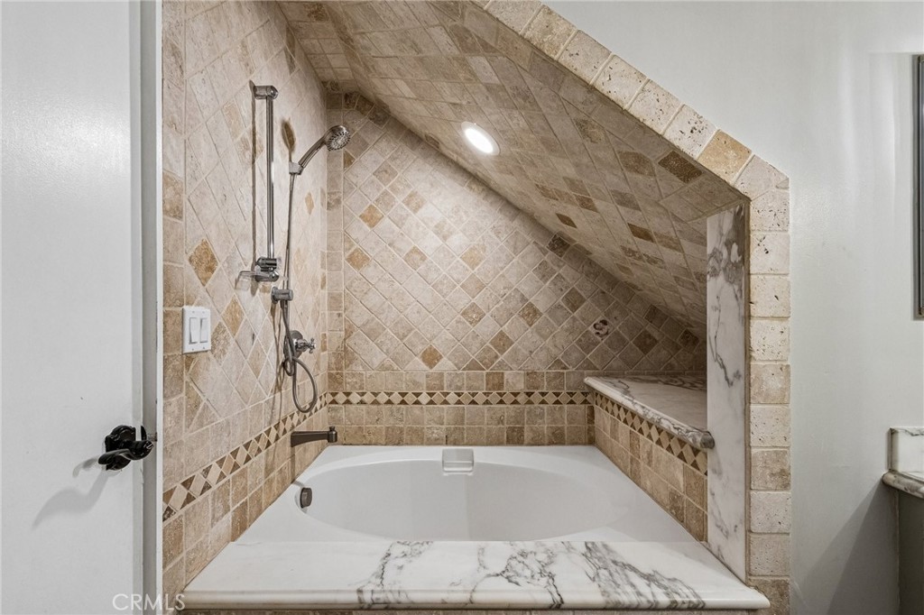 42 Kanan Road Oak Park, CA 91377 - Photo 30 of 69 Gallery Image 30
