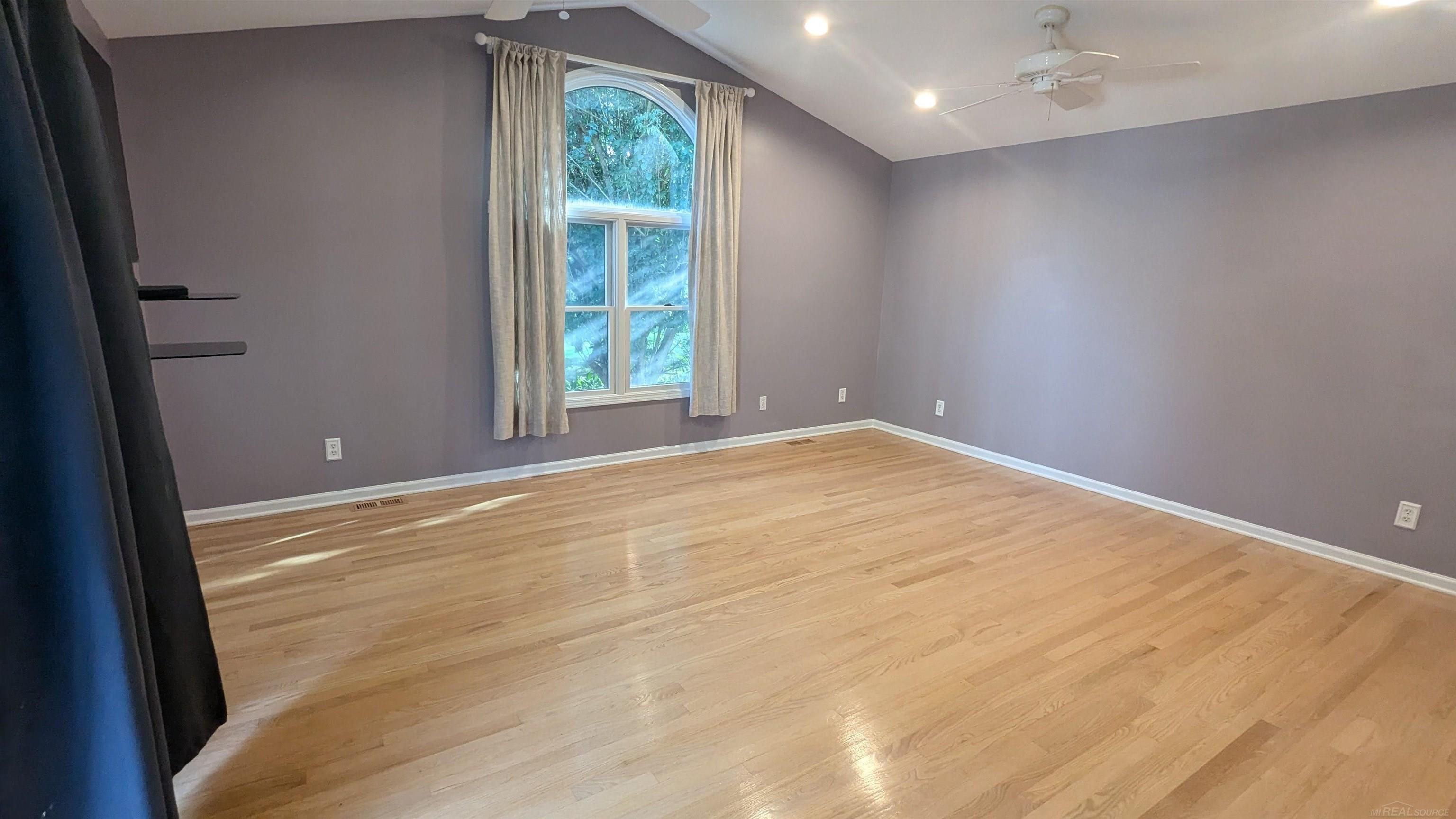 345 Hillview Street Rochester, MI 48306 - Photo 8 of 28 50154226-dc5932a1-7b0f-40e2-8efe-519d53262396.JPG