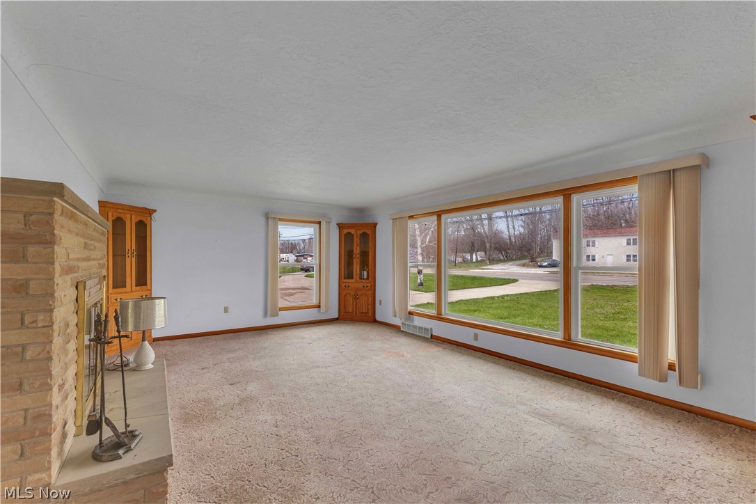 5500 North Ridge Road Madison, OH 44057 - Photo 22 of 49 Ling Room