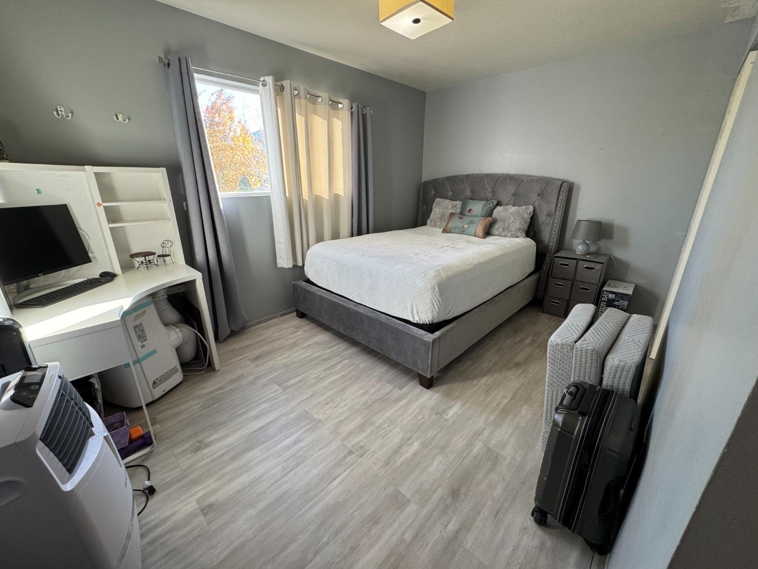 100 Patterson Avenue Loyalton, CA 96118 - Photo 24 of 36 a bedroom with a bed tv and a window