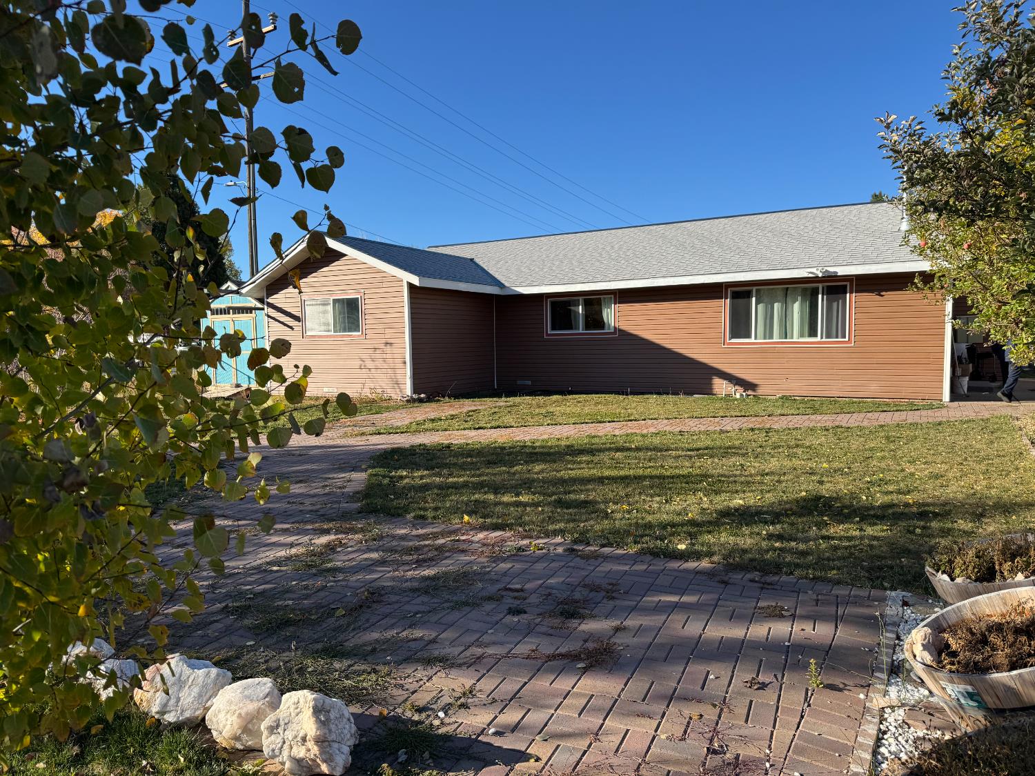 100 Patterson Avenue Loyalton, CA 96118 - Photo 27 of 36 a view of a house with a yard