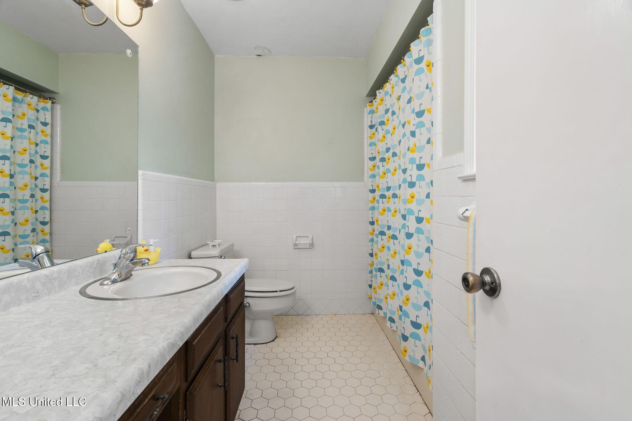 1998 Fogg Road North Nesbit, MS 38651 - Photo 14 of 31 Bathroom