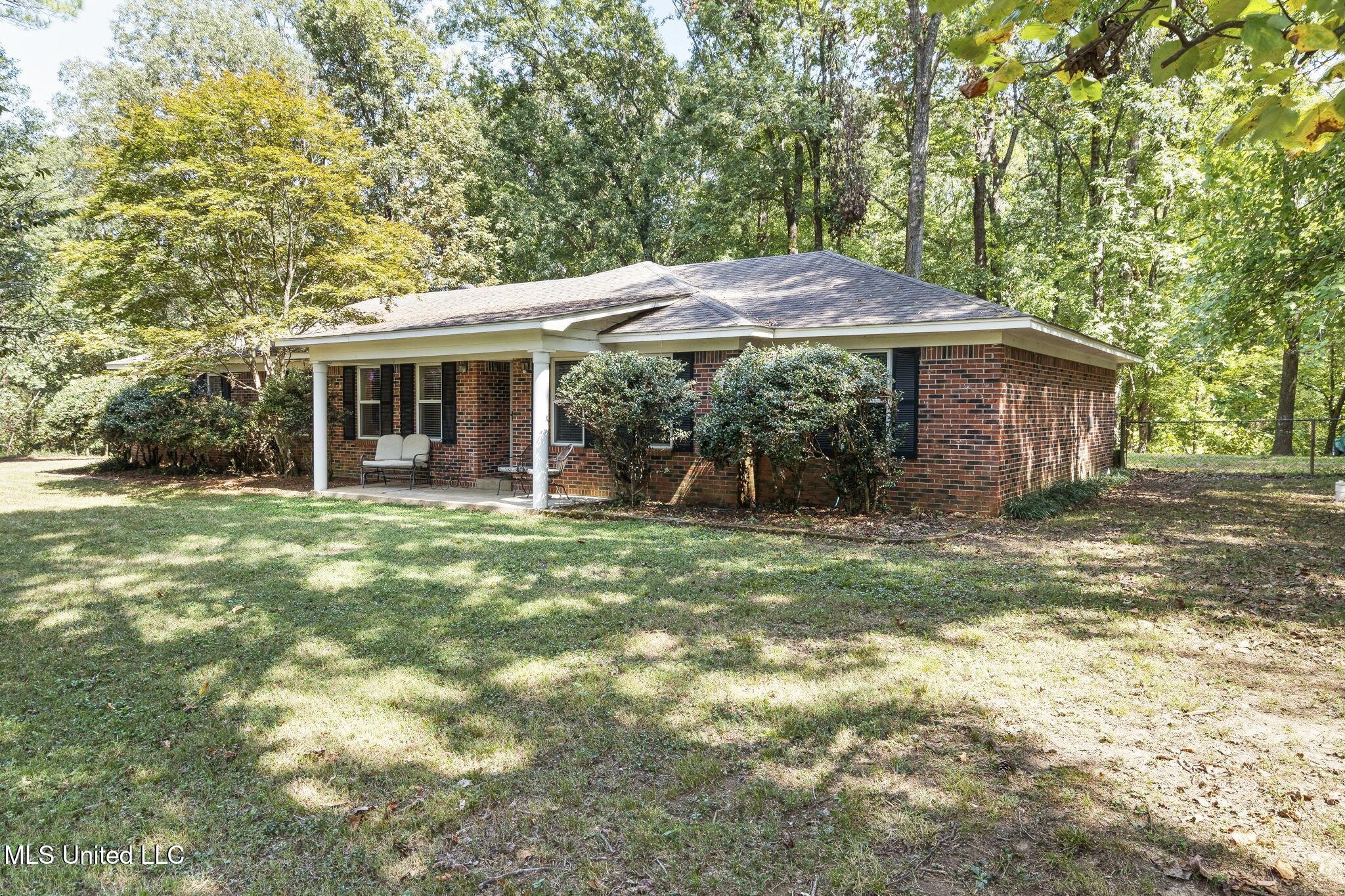 1998 Fogg Road North Nesbit, MS 38651 - Photo 2 of 31 Front Side View
