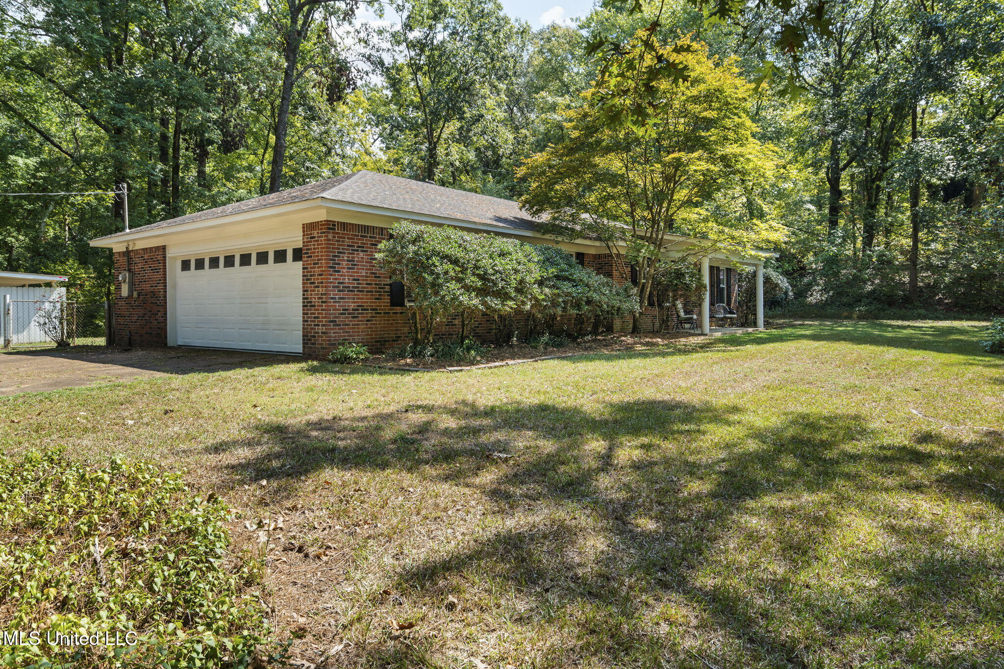 1998 Fogg Road North Nesbit, MS 38651 - Photo 26 of 31 Garage Side