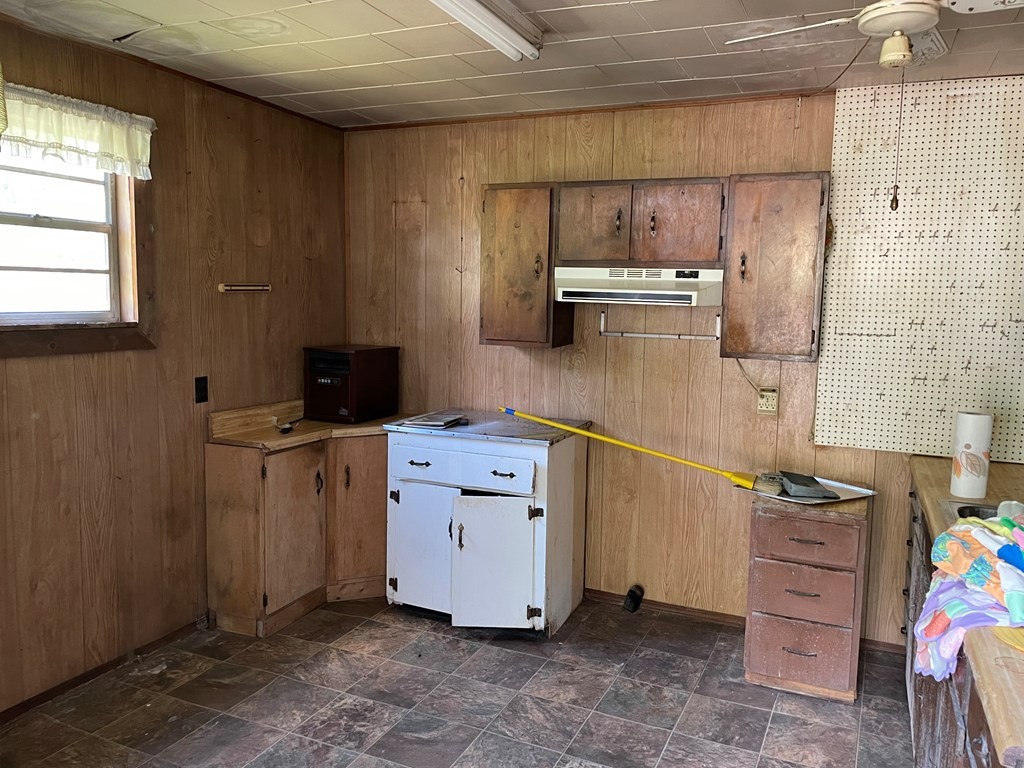 3149 Mutton Hollow Road Kodak, TN 37764 - Photo 5 of 16 a room with storage and utility