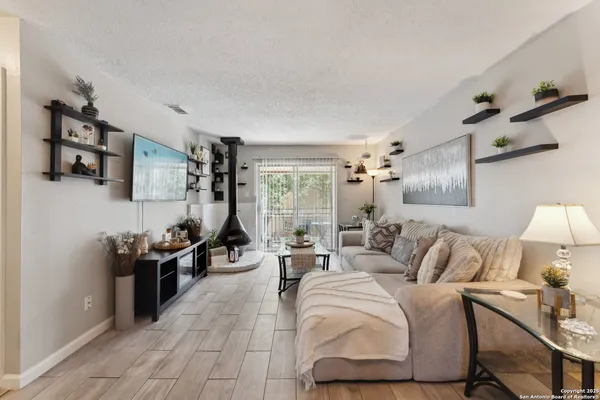 $74,990 | 923 Vance Jackson Road, Unit 1104, San Antonio, TX 78201