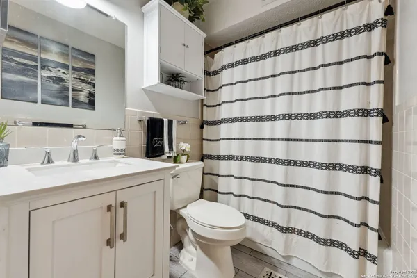 $74,990 | 923 Vance Jackson Road, Unit 1104, San Antonio, TX 78201