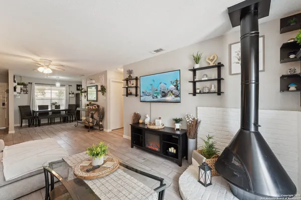 $74,990 | 923 Vance Jackson Road, Unit 1104, San Antonio, TX 78201