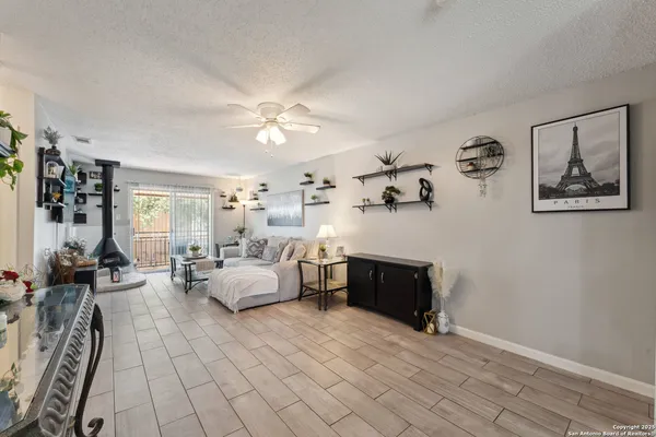 $74,990 | 923 Vance Jackson Road, Unit 1104, San Antonio, TX 78201